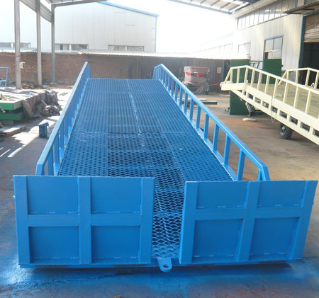 移動(dòng)式登車橋 移動(dòng)式登車橋